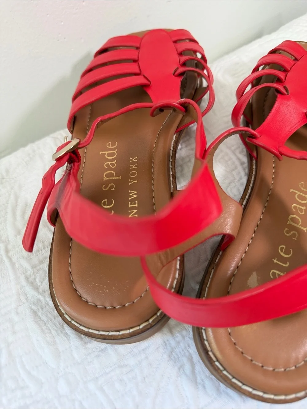 Kate Spade New York Wonder Neon Pink Flat Sandals NWOB 8